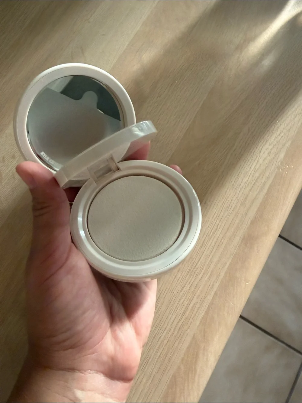 Kylie Cosmetics Natural Blur Powder Foundation — Tan